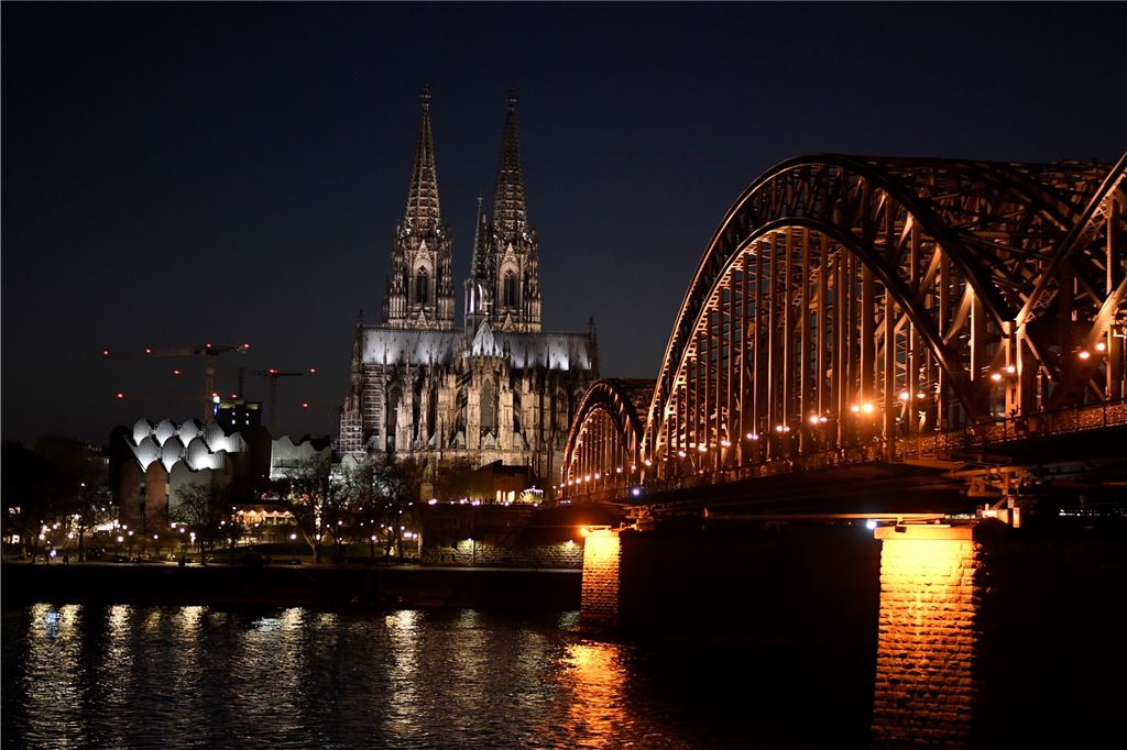 Von Unna ans Meer: Die schönsten Reiseziele für das 9-Euro-Ticket Warum nicht einfach mal nach Köln? Die neun Euro fürs Bahnticket aus dem Energie-Entlastungspaket des Bundes stecken Autofahrer dort sonst sehr schnell in den Parkscheinautomaten.