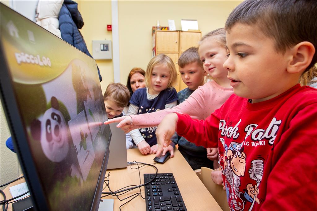 Königsborner Kita setzt auf Algorithmen für mehr Chancengerechtigkeit Wenn die Mädchen und Jungen sich um den Computer im Besprechungsraum der KEEP-Kita versammeln, ahnen sie nicht, dass ihr Spiel wichtige Erkenntnisse zu ihrer persönlichen Entwicklung liefert.