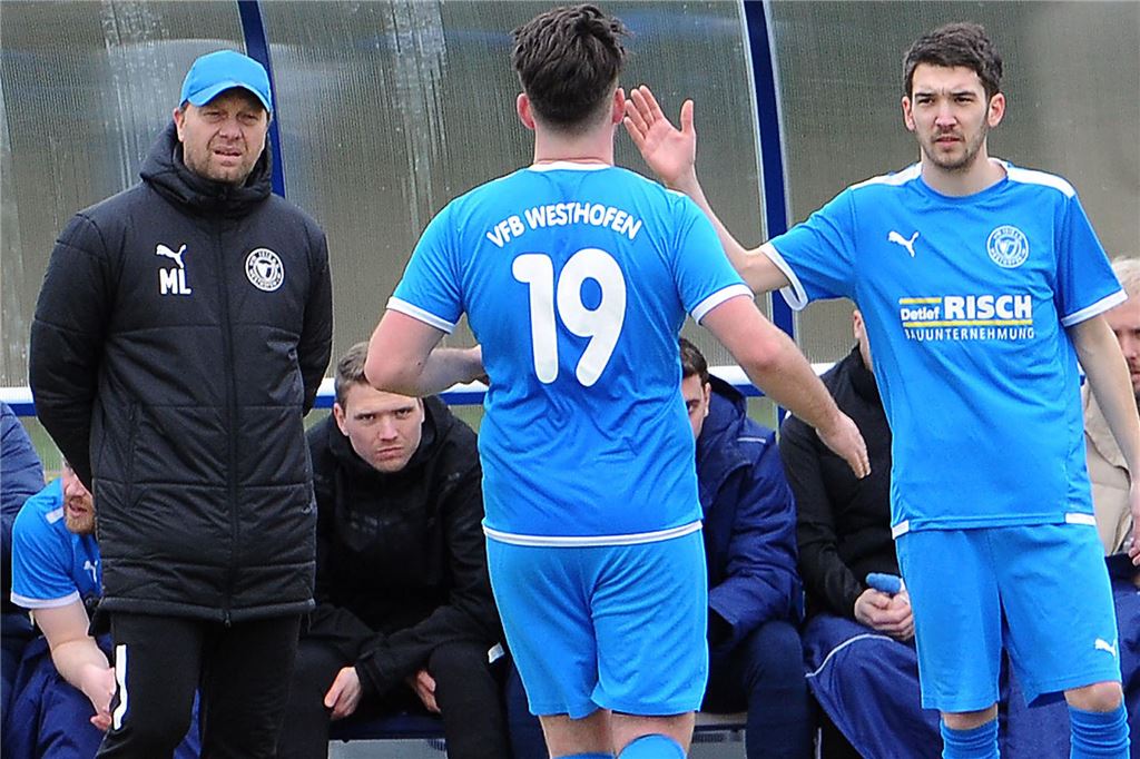 westhofen 2 Westhofen-II-Trainer Martin Lis (l.) ist überzeugt: Er hätte den Handelfmeter gegen sein Team nicht gepfiffen.