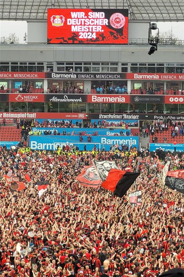Wilfried Busch und der Bayer-Meisterschal, den es nicht geben durfte Wie die BayArena zum Tollhaus wurde, erlebte Wilfried Busch auf der Nordtribüne mit.