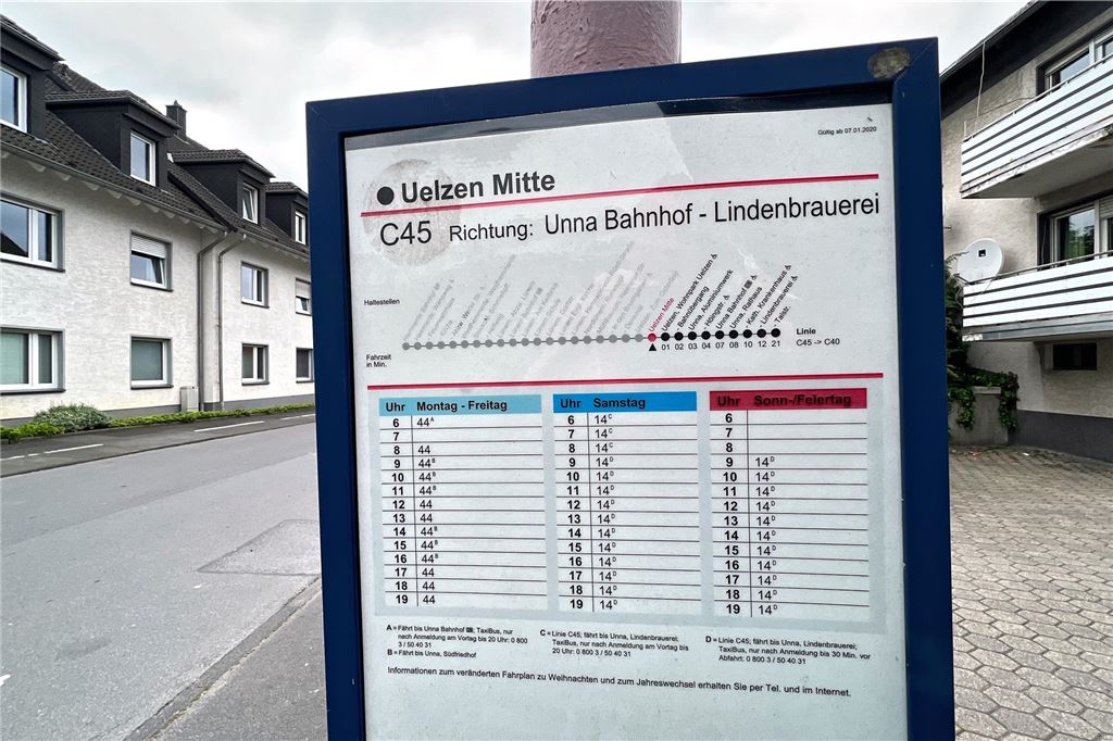 Mit dem Bus aus Uelzen zur Festa Italiana: „Eine Katastrophe“ Der Busfahrplan an der Bushaltestelle Uelzen Mitte.