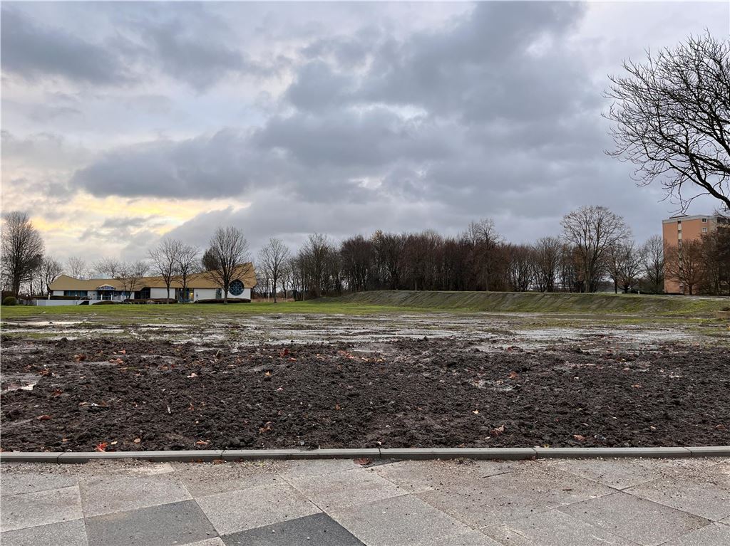 Was steht an im Jahr 2025? Ein Ausblick Zwischen Ligusterweg und Bergenkamp in Unna liegt die Fläche der ehemaligen Eishalle brach.