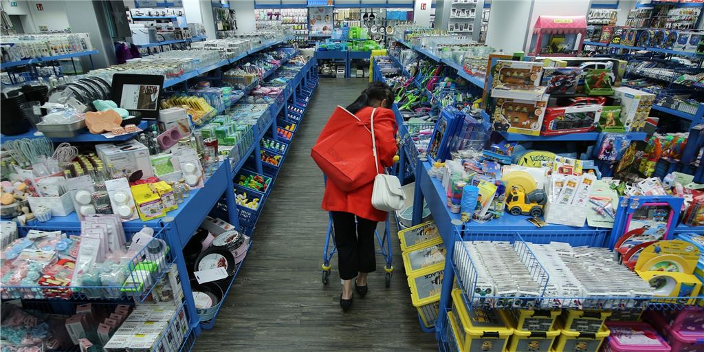 Billigkram und Plastikmüll: So sieht Unna die neuen Läden am Alten Markt Wie groß das Sortiment von Tedi sein kann, zeigt dieser Blick in eine Filiale in Dortmund. Das Geschäft in Unna gilt als eines der umsatzstärksten in der Gruppe, ist allerdings flächenmäßig eher klein und kann die Angebotspalette des Unternehmens nur eingeschränkt ausspielen.