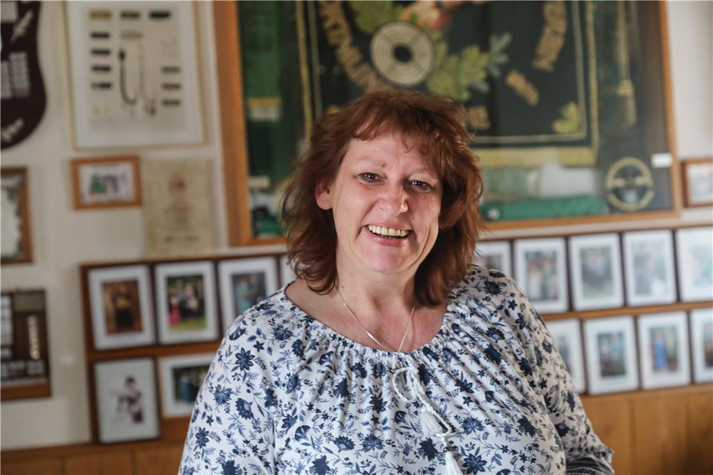 Eckkneipe wird 70: Wo nackte Australier feierten und ein Polit-Promi aß „Wir haben hier also schon alles erlebt.“: Wirtin Eva Janik erzählt allzu gerne Anekdoten aus 70 Jahren Haus Gombbrecht.