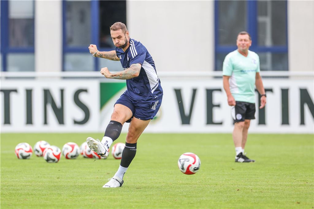 Regionalligist Schalke hält dem Druck stand: Wird im Schalker Abstiegskampf immer wichtiger: Pierre-Michel Lasogga.