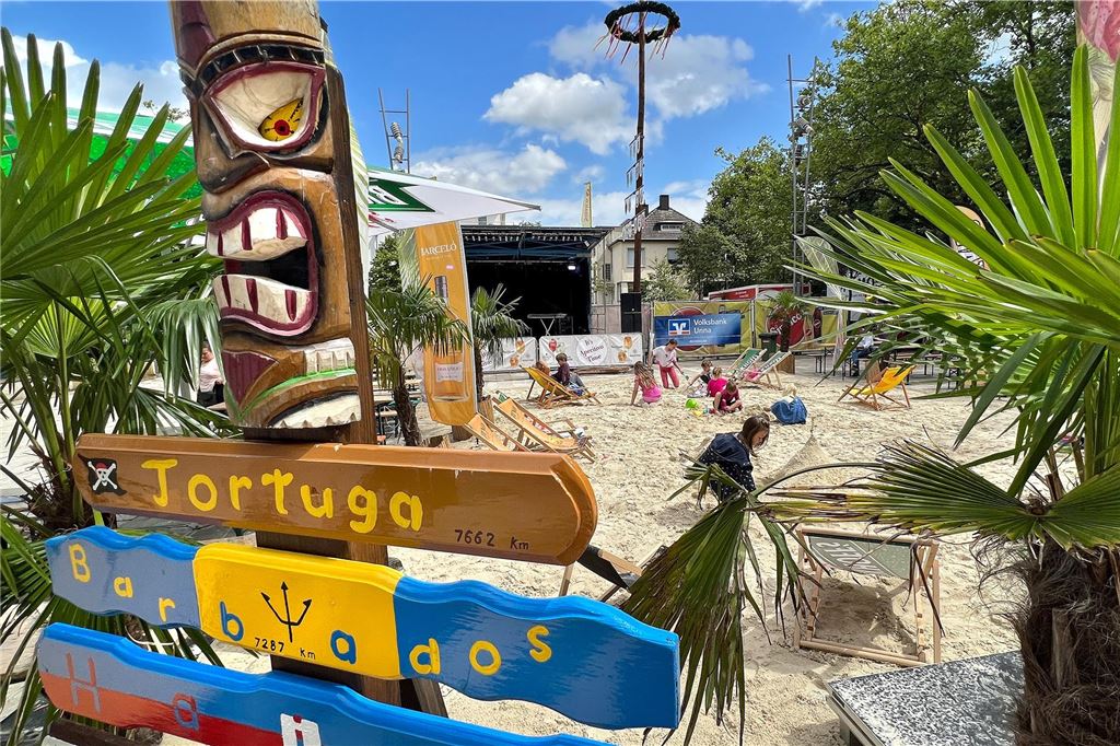 Urlaubsgefühle auf dem Marktplatz beim Karibik-Festival Wo geht es zum Strand? Der ist rund um das letzte Juli-Wochenende in Holzwickedes Mitte kaum zu verfehlen.