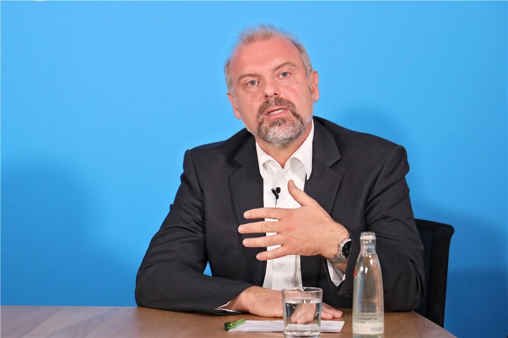 Unnas Eishalle und die schwierige Frage „Was nun?“ Wo steht der Bürgermeister in der Diskussion um die Eissporthalle? Zuletzt verwies er in der Was-nun-Frage an den Stadtrat, der seinen Willen ausdrücken müsse. Aber Teile des Rates wollen vom Verwaltungschef eine Empfehlung bekommen.