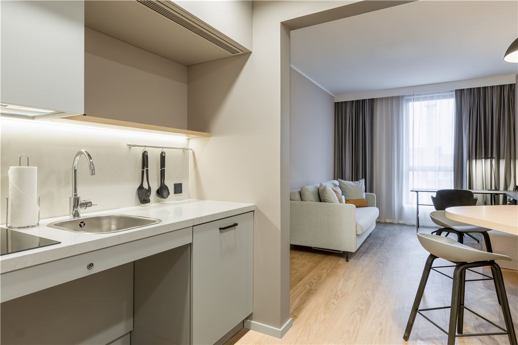 Hoteldesign lässt Brauerei-Geschichte aufleben: Doppel-Hotel am „Dortmunder U“ Zimmer im Studio-Format mit Küchenzeile bietet das Residence Inn am U-Turm.