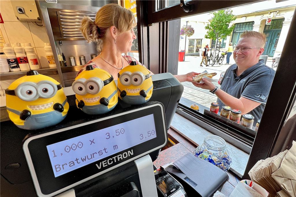 Mit Video: Die Minions sind ausgebrochen - Kino Unna startet Suchaktion Zu finden sind die kleinen gelben Minions zum Beispiel im Senfladen an der Massener Straße in der Fußgängerzone.