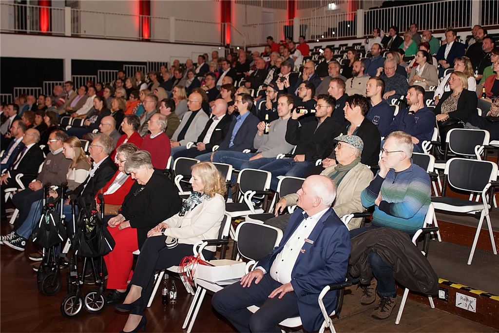 Zuschauer bei der Vereinsprojekt-Veranstaltung der Sparkasse UnnaKamen in der Stadthalle.  