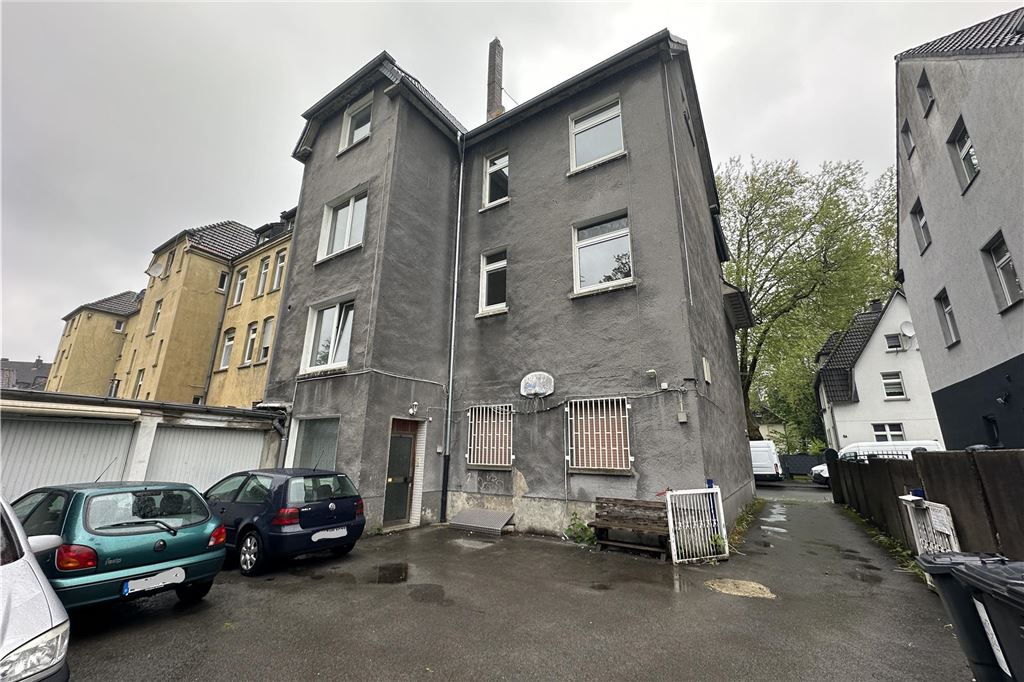 Erinnerung an legendäre Kneipe „Alt Mengede“ – Haus steht zum Verkauf Hofansicht des Hauses an der Ammerstraße in Mengede.