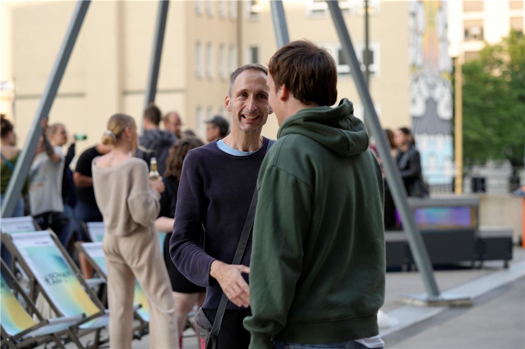 Sommerliche Atmosphäre am Dortmunder U-Turm: Viele Bilder vom „Sommer am U“ Zum Sommer-Klassiker "Sommer am U" trafen sich am Mittwochabend bei entspannter Atmosphäre viele Dortmunderinnen und Dortmunder.