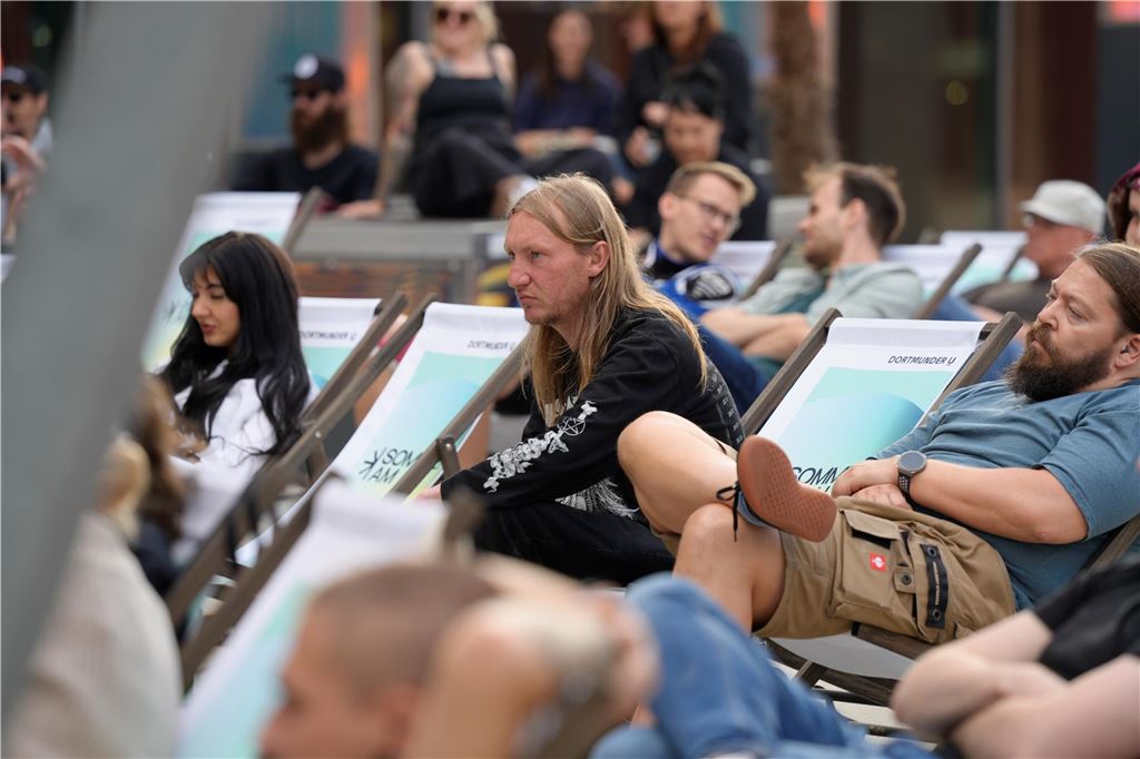 Sommerliche Atmosphäre am Dortmunder U-Turm: Viele Bilder vom „Sommer am U“ Zum Sommer-Klassiker "Sommer am U" trafen sich am Mittwochabend bei entspannter Atmosphäre viele Dortmunderinnen und Dortmunder.