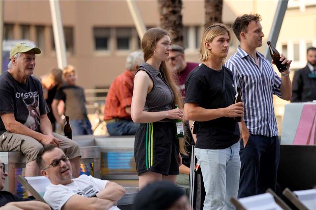 Sommerliche Atmosphäre am Dortmunder U-Turm: Viele Bilder vom „Sommer am U“ Zum Sommer-Klassiker "Sommer am U" trafen sich am Mittwochabend bei entspannter Atmosphäre viele Dortmunderinnen und Dortmunder.