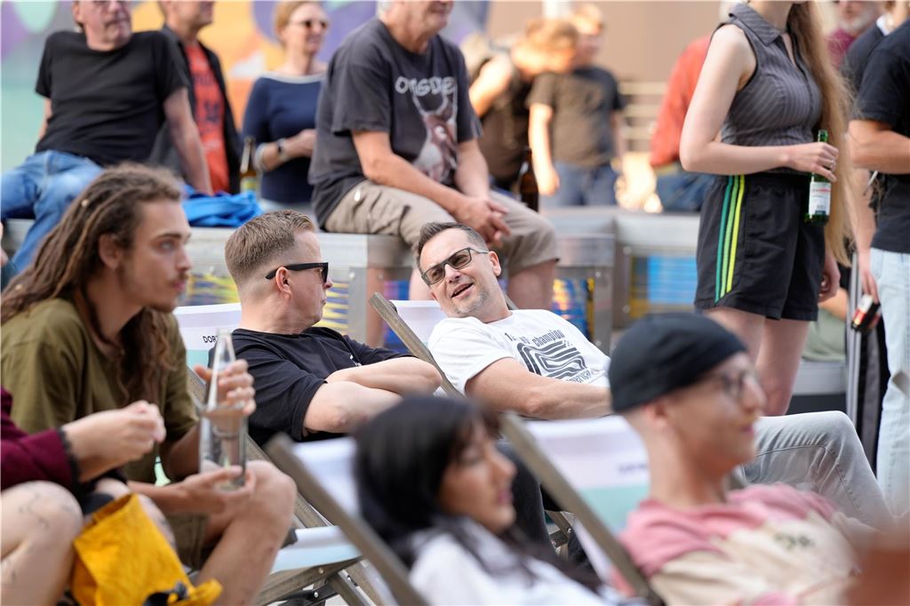 Sommerliche Atmosphäre am Dortmunder U-Turm: Viele Bilder vom „Sommer am U“ Zum Sommer-Klassiker "Sommer am U" trafen sich am Mittwochabend bei entspannter Atmosphäre viele Dortmunderinnen und Dortmunder.