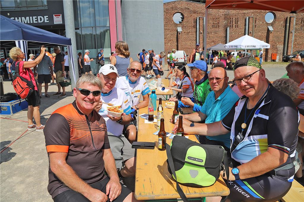 Rund 1400 Radfahrerinnen und Radfahrer kamen Samstag auf der NRW-Radtour 2024 nach Fröndenberg. 