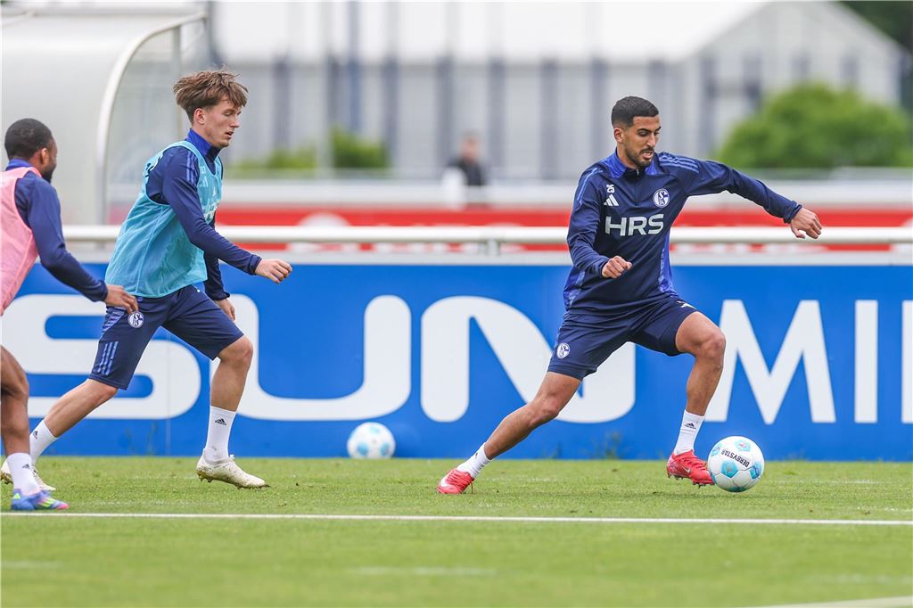 So bewertet Kenan Karaman Schalkes Lage: Barkok zurück im Training Zurück im Mannschaftstraining: Aymen Barkok (r.).